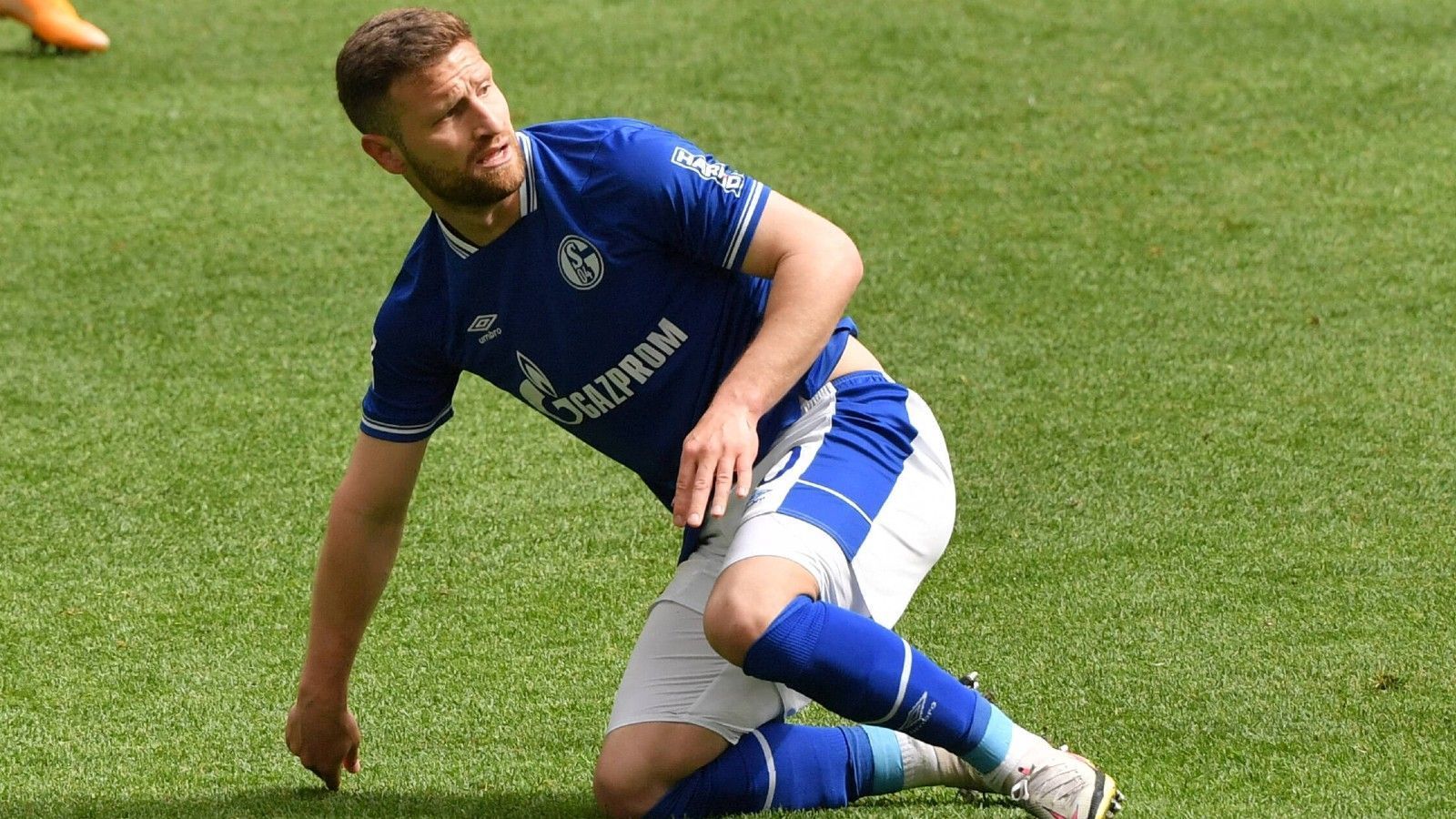 
                <strong>Shkodran Mustafi (Deutschland)</strong><br>
                Alter: 29 -Letzte Station: FC Schalke 04 -Position: Innenverteidiger -Marktwert: 2,5 Millionen EuroInteressierte Vereine: SSC Neapel, Adana Demirspor, Fenerbahce Istanbul
              