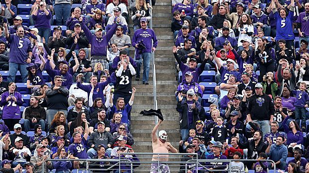 
                <strong>Platz 12: Baltimore Ravens</strong><br>
                Platz 12: Baltimore Ravens (M&T Bank Stadium - Kapazität: 71.008) mit 70.688 Fans pro Heimspiel (insgesamt 282.755 Zuschauer in vier Spielen).
              