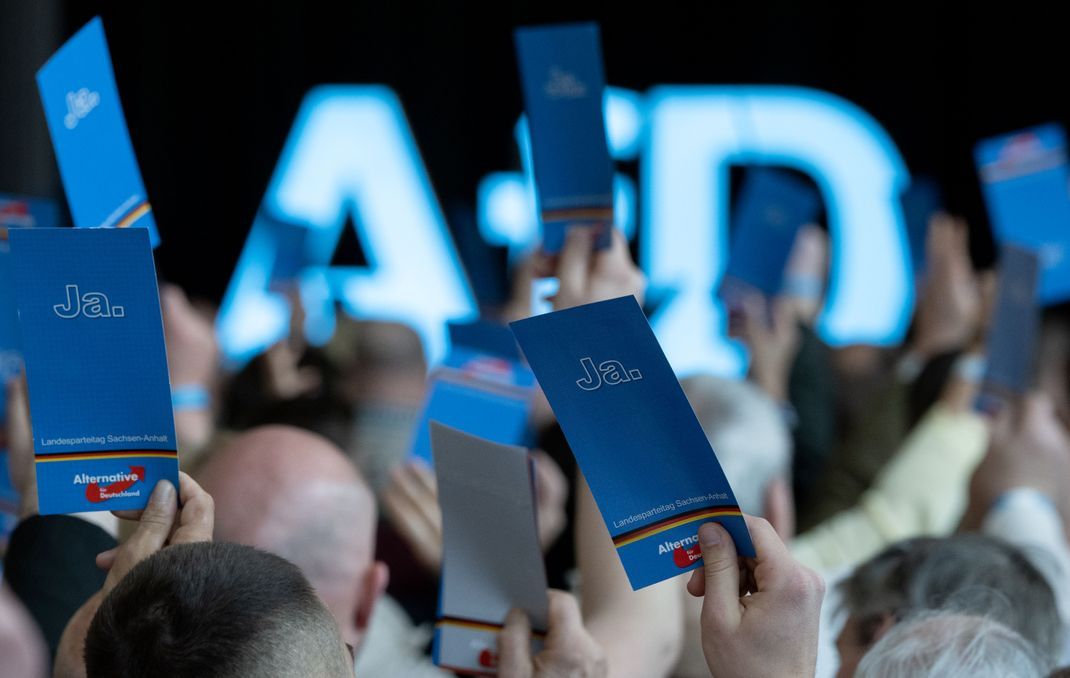 Die CDU macht die Ampel-Regierung für das Umfrage-Hoch der AfD verantwortlich.