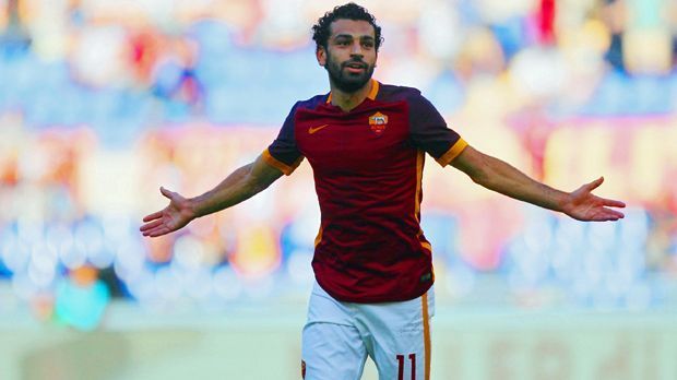 
                <strong>Mohamed Salah (AS Rom)</strong><br>
                Mohamed Salah: Der Ägypter spielt bereits beim AS Rom und wird im Sommer 2016 für eine angebliche Ablösesumme von 15 Millionen Euro fest vom FC Chelsea verpflichtet. Bei den Blues konnte sich der Flügelflitzer nie durchsetzen und war schon in der vergangenen Saison nach Italien verliehen. Damals spielte er mit Mario Gomez zusammen in Florenz.
              