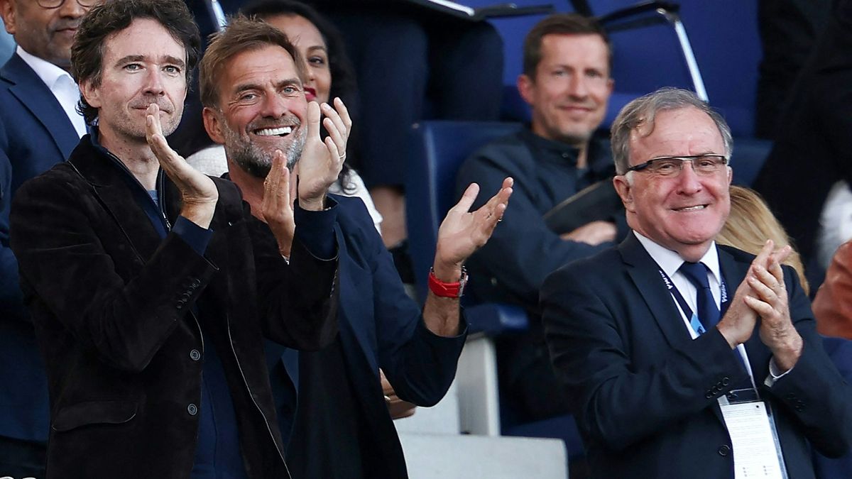 Tribünengast: Jürgen Klopp (M.), hier im Mai in Paris