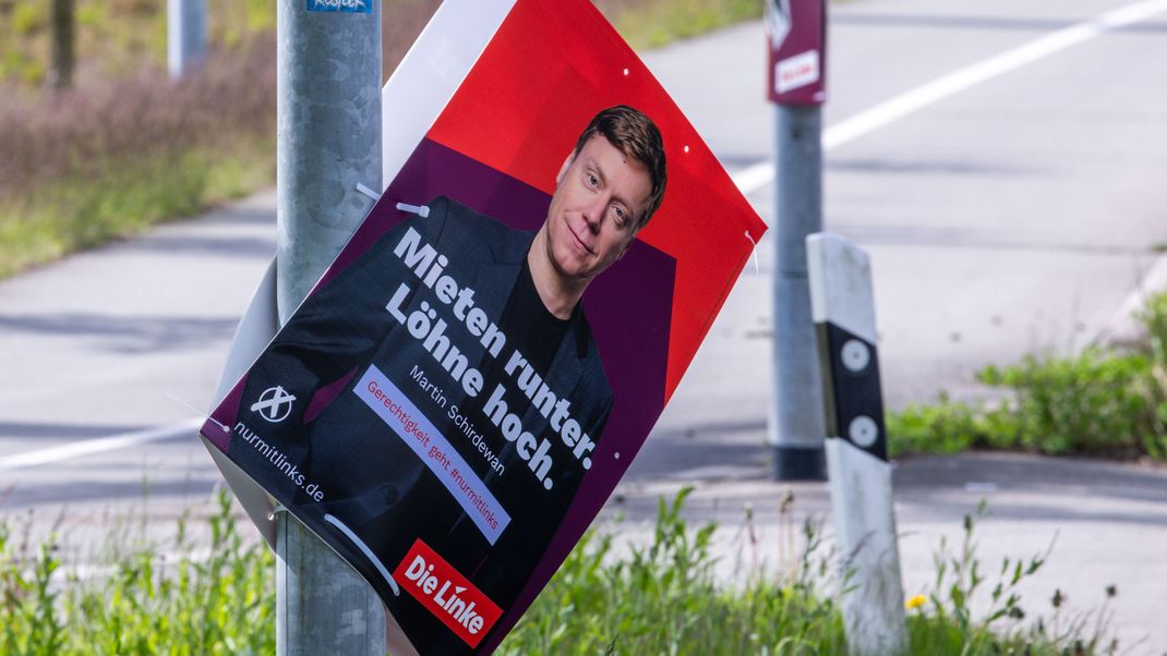 Beim Anbringen von Plakaten sind Unterstützer der Grünen, der Linken und der Partei Volt angegriffen worden.