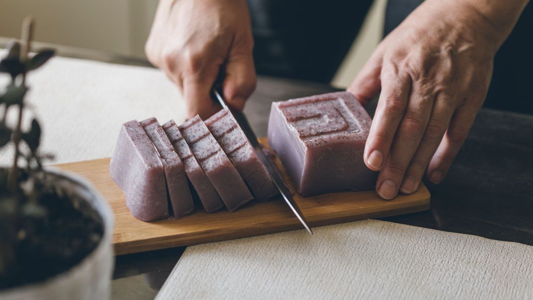 Selbstgemachte Seife eignet sich ideal als (Weihnachts)-Geschenk.