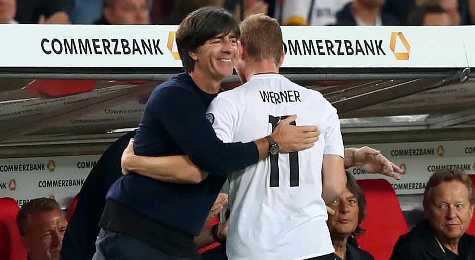 
                <strong>Eine Frage des Typs</strong><br>
                Joachim Löw ist spätestens nach dem Rücktritt von Miroslav Klose bekannt für einen fließenden Übergang zwischen Stürmern und Mittelfeldspielern. Will er sich im Hinblick auf die WM entscheiden, muss er sich darüber klar werden, welche Art Angreifer er in seinem Kader will.
              