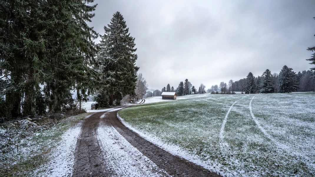 Im Süden Deutschlands wird der erste Schnee erwartet.