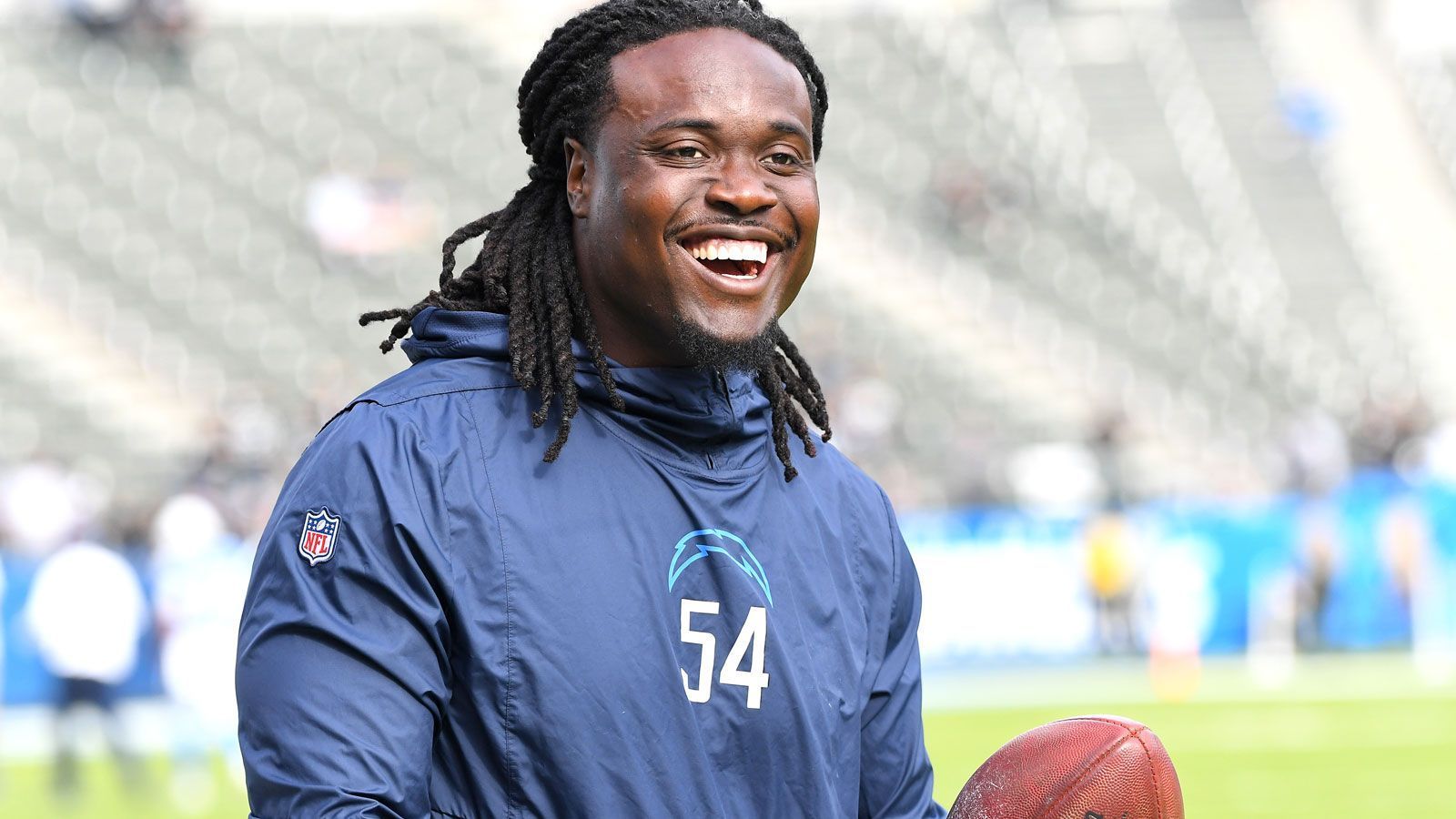 
                <strong>Melvin Ingram (Los Angeles Chargers)</strong><br>
                64 Millionen US-Dollar für vier Jahre ist der Vertrag schwer, den Melvin Ingram 2017 bei den Los Angeles Chargers unterzeichnete. Trotz Problemen mit Oberschenkel und Schulter überzeugte der Linebacker 2019 mit 48 Tackles, sieben Sacks, fünf verteidigten Pässen und einer Interception in 13 Partien. Ähnlich stark wird der First Rounder vom Draft 2012 auch in diesem Jahr wieder performen müssen, will er finanziell keine allzu großen Abstriche in Kauf nehmen.
              