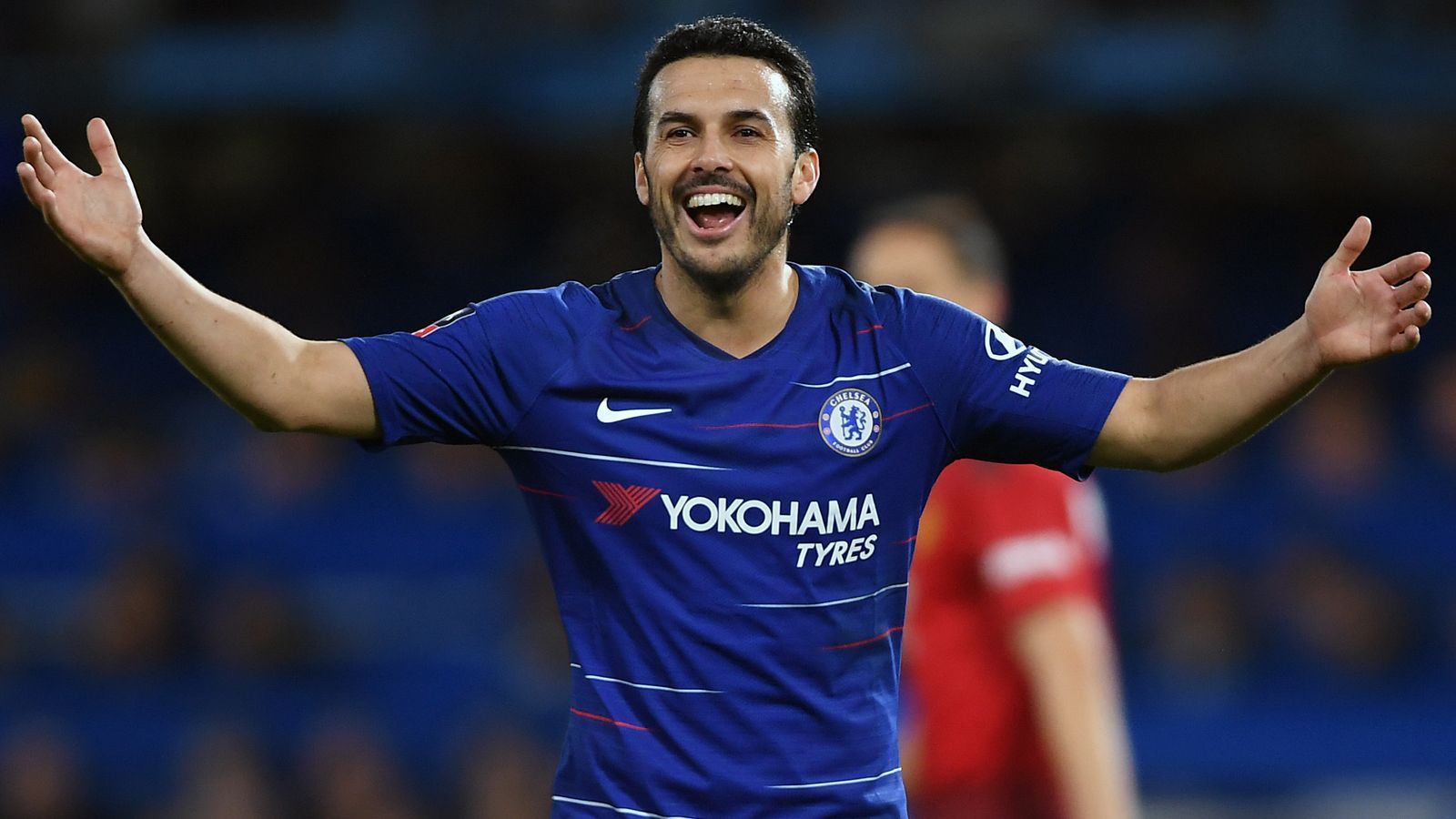 
                <strong>FC Chelsea (England)</strong><br>
                Seit dem Sommer 2015 laufen die Chelsea-Stars um Pedro mit dem Schriftzug des Autoreifenherstellers Yokohama auf der Brust herum. Rund 55 Millionen Euro pro Jahr sollen die Londoner dafür noch bis zum voraussichtlichen Vertragsende im Jahr 2020 einnehmen. 
              