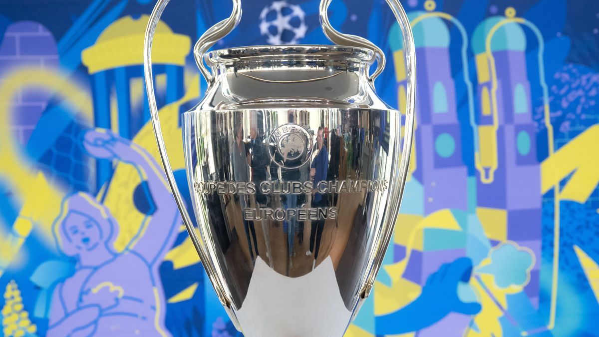 Der Pokal während einer Pressekonferenz zum Stand der Vorbereitungen für das Champions League Finale