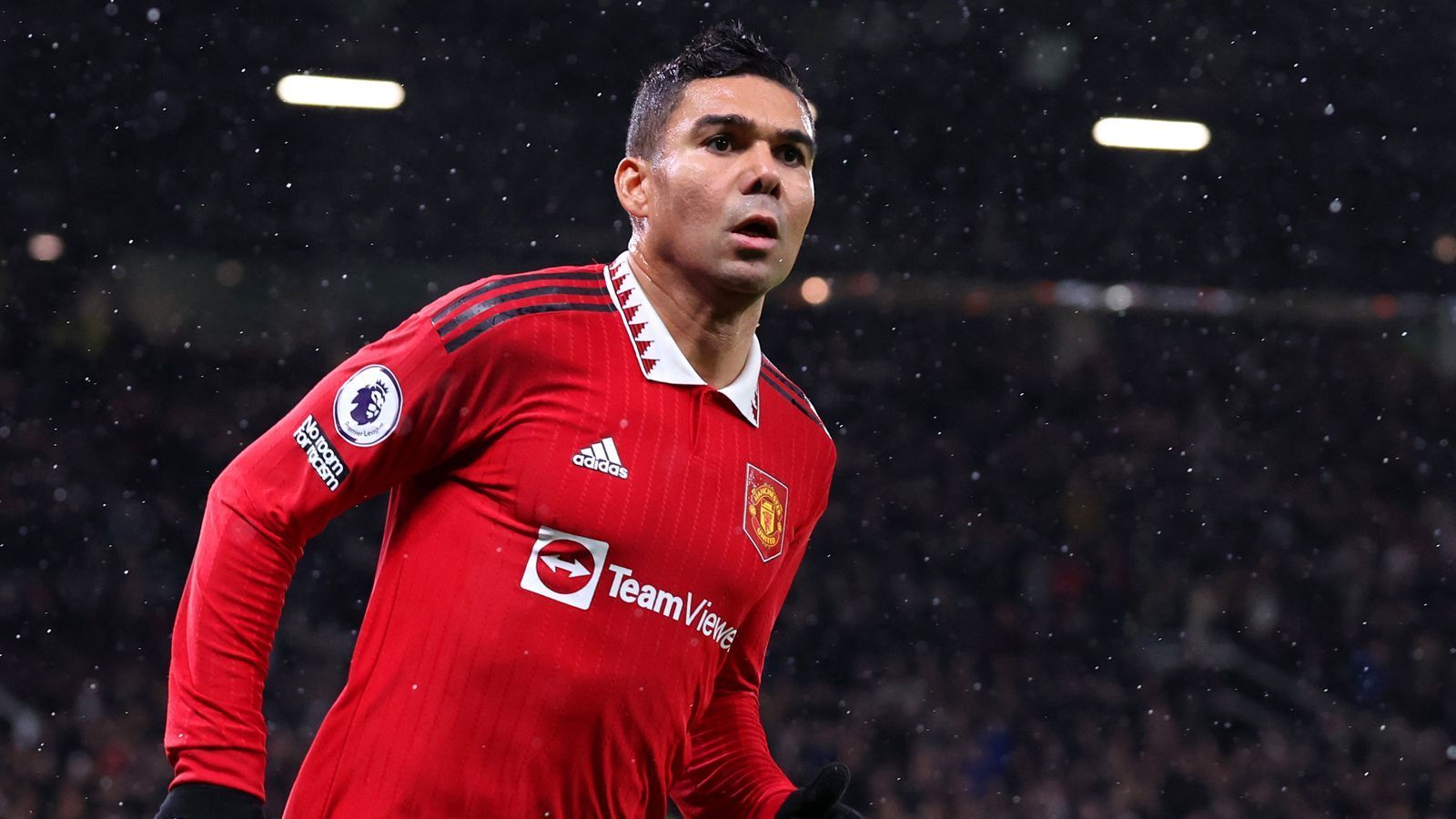 
                <strong>Casemiro (Manchester United)</strong><br>
                Zeigt sich als Dirigent im Mittelfeld und ist darum bemüht, für sein Team Lücken zu schaffen. Hilft immer wieder in der eigenen Abwehr aus, klären kann er dabei aber auch nicht alles. Seine Galligkeit tut United aber äußerst gut. Holt sich spät eine Gelbe Karte ab. ran-Note: 3
              