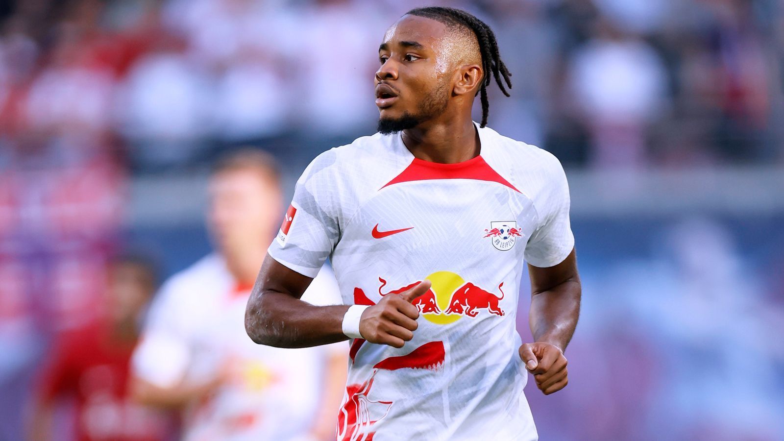 
                <strong>Platz 2 (geteilt): Christopher Nkunku</strong><br>
                &#x2022; Preis: 15 Millionen<br>&#x2022; Verein: RB Leipzig<br>&#x2022; Punkte 2021/22: 410<br>
              