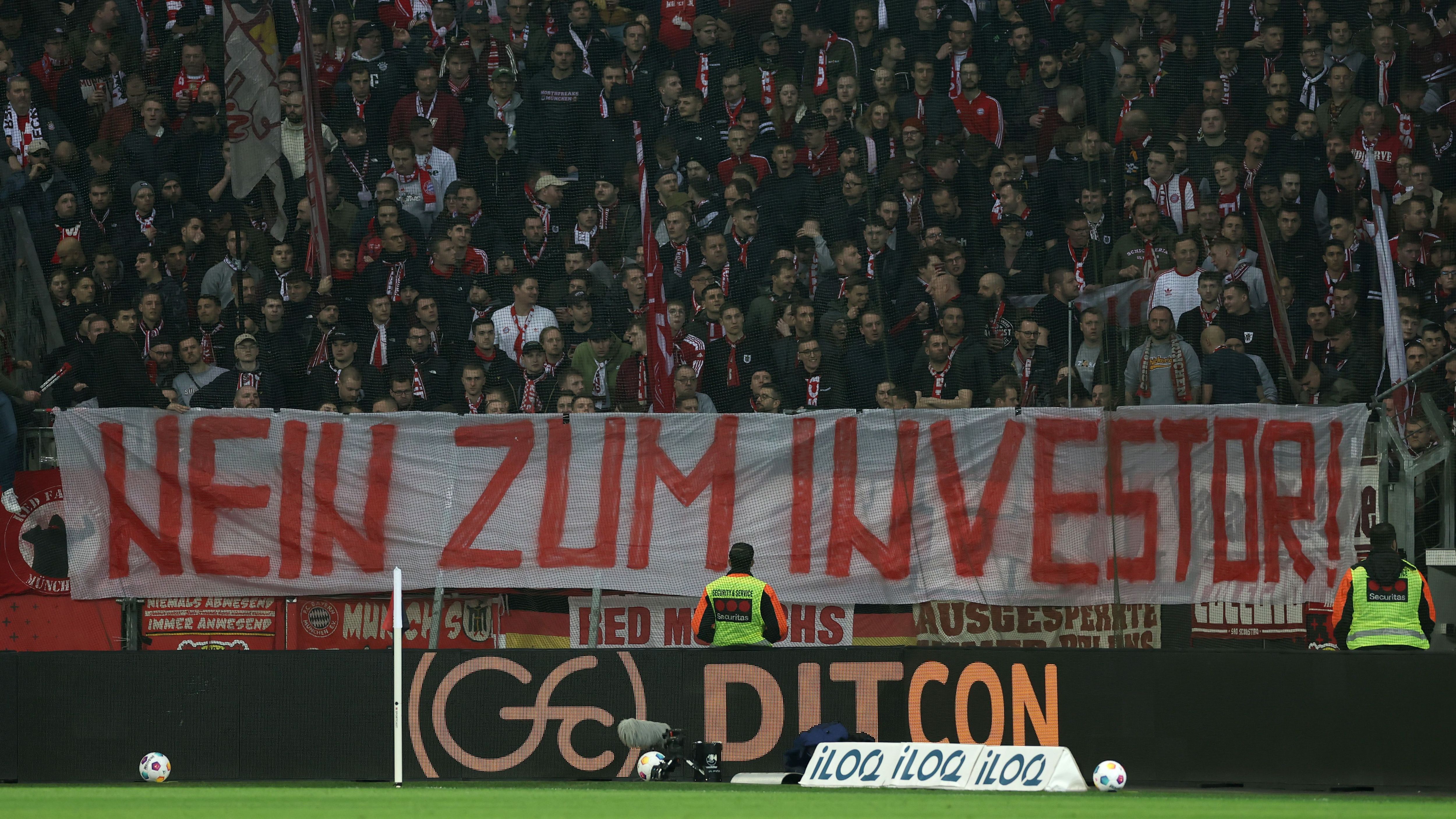 <strong>Fan-Proteste im deutschen Fußball - eine Chronologie<br></strong>In den vergangenen Wochen rückte in der 1. und 2. Bundesliga das Sportliche teilweise in den Hintergrund. Grund dafür sind die Fans, die sich gegen den geplanten Investoreneinstieg in der DFL wehren und in ihren Protesten immer kreativer werden. ran zeigt die verschiedenen Formen des Protests gegen den Einstieg eines DFL-Investors.