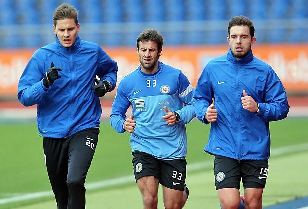 
                <strong>Die Letzten sind die Ersten</strong><br>
                Als erster Bundesliga-Klub beendet Schlusslicht Eintracht Braunschweig seine Winterpause und nahm das Training wieder auf. Am 6. Januar reisen die Braunschweiger zur gezielten Vorbereitung nach Chiclana de la Frontera
              