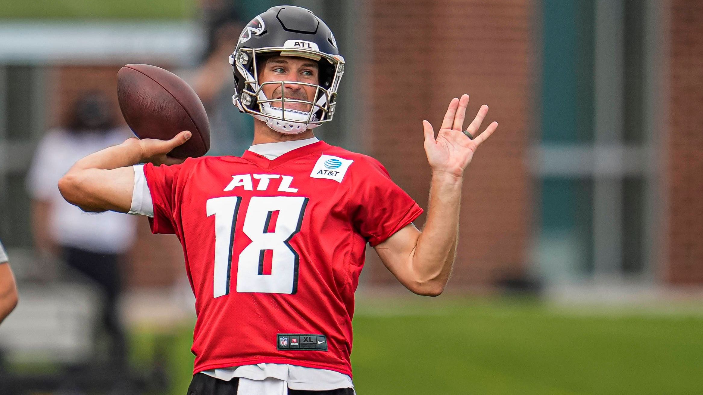 <strong>Kirk Cousins (Atlanta Falcons)<br>Alter:</strong>&nbsp;37<br><strong>Draftpick:</strong> 102 im Jahr 2012<br><strong>Jahresgehalt 2025:</strong> bis zu 40 Millionen Dollar<br><strong>Beste Saison:</strong> 2016 bei den Washington Redskins (heute Commanders) mit 4.917 Passing Yards, 96 Rushing Yards, 29 Touchdowns (davon 4 Rushing Touchdowns) und 12 Interceptions in 16 Spielen