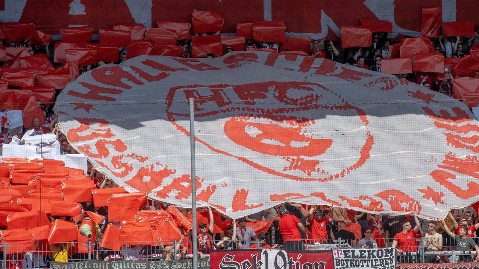 
                <strong>Platz 10: Hallescher FC</strong><br>
                Verkaufte Dauerkarten für die Saison 2019/20: 2.596
              