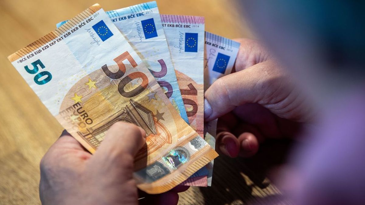 Wenn das Geld knapp ist: Hunderttausende Rentner:innen in Deutschland müssen mit weniger als 1.000 Euro im Monat auskommen.
