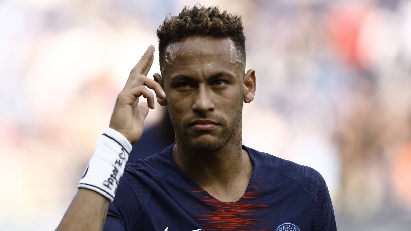 
                <strong>3. Neymar (Paris St. Germain)</strong><br>
                95 Millionen Euro pro Jahr
              
