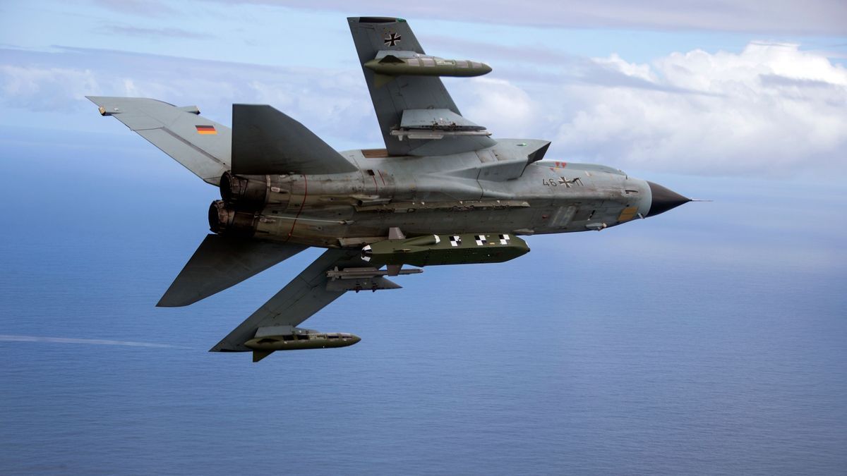 Einen Kampfjet Tornado IDS ASSTA 3.0, bestückt mit dem Lenkflugkörper Taurus. (Symbolbild)