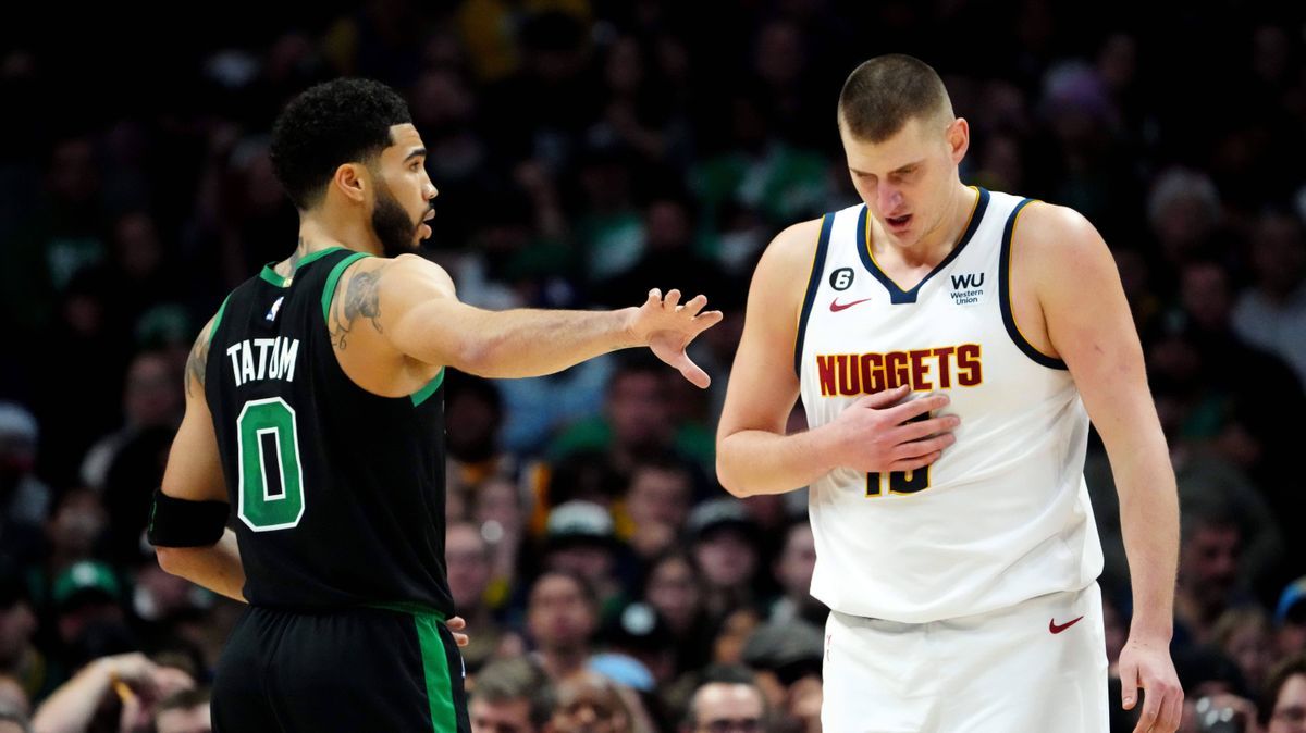 NBA, Basketball Herren, USA Boston Celtics at Denver Nuggets Jan 1, 2023; Denver, Colorado, USA; Denver Nuggets center Nikola Jokic (15) and Boston Celtics forward Jayson Tatum (0) during the secon...