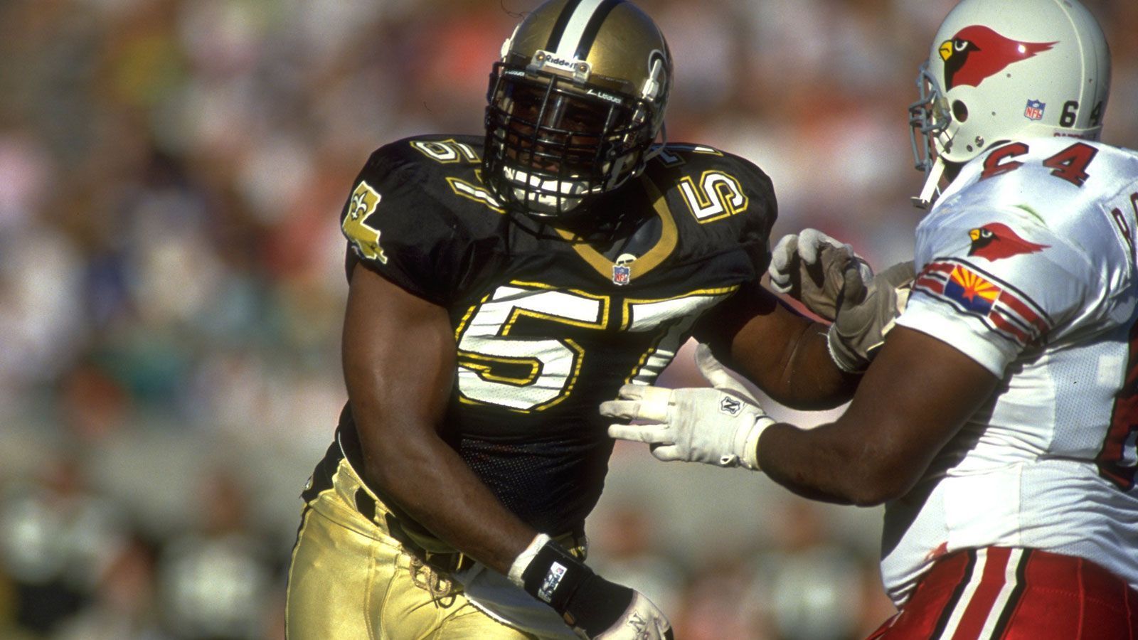 
                <strong>Dome Patrol</strong><br>
                Die Linebacker der New Orleans Saints Rickey Jackson (im Bild), Sam Mills, Pat Swilling, und Vaughan Johnson schrieben Geschichte, als sie alle vier 1992 in den Pro Bowl gewählt wurden. Dies gelang keiner Mannschaft mehr. Vom NFL-Network ist das Quartett zum besten Linebacker-Corps aller Zeiten gewählt worden.
              