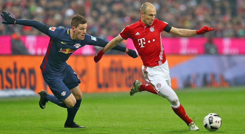 
                <strong>Arjen Robben</strong><br>
                Arjen Robben: In seine Lieblingssituationen auf der Außenbahn kam der Niederländer nur selten. Nach einer guten Anfangsphase trat er nicht mehr so sehr in Erscheinung, auch wenn das Zusammenspiel mit Lahm gut funktionierte. Blieb zur Halbzeit dann auch in der Kabine. ran-Note: 3-
              