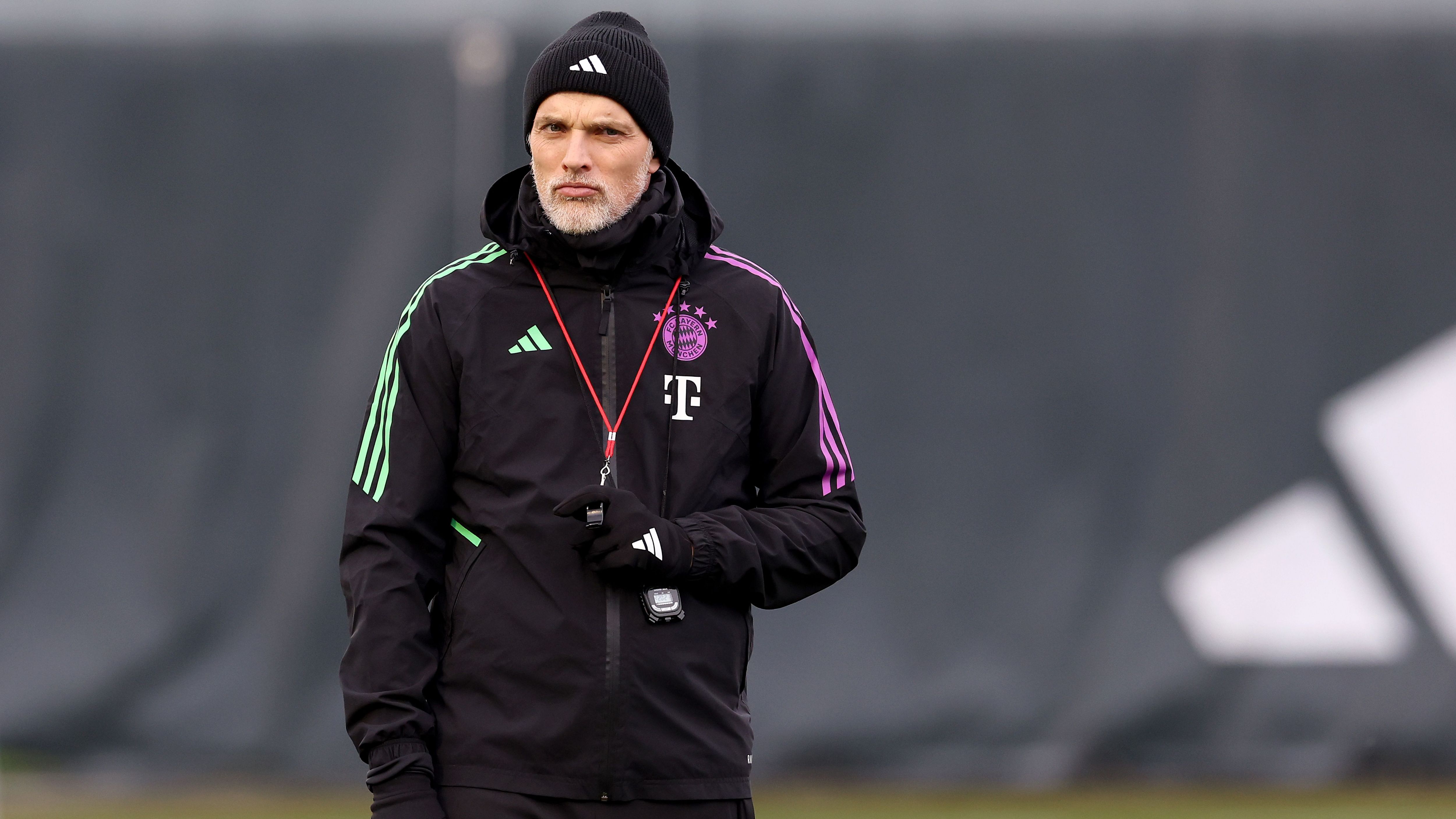 <strong>Thomas Tuchel (FC Bayern München)</strong><br>"ESPN" bringt Thomas Tuchel ins Gespräch, der im Sommer seinen Platz auf der Bayern-Bank räumen muss. In England ist der 50-Jährige aufgrund seines früheren Engagements beim FC Chelsea natürlich immer ein Thema, wenn bei einem Topklub ein neuer Trainer gesucht wird - so auch vermeintlich jetzt bei den "Red Devils". Mit den "Blues" gewann Tuchel 2021 die Champions League.