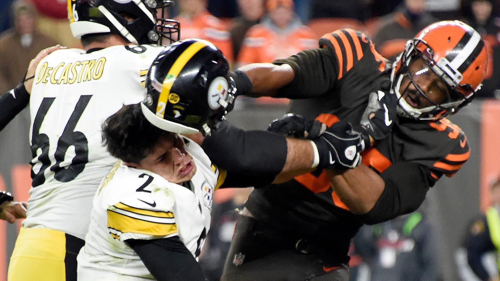 
                <strong>Pittsburgh Steelers gegen Cleveland Browns (77-61-1)</strong><br>
                Mit einem Vorsprung von 16 Siegen gehen die Pittsburgh Steelers in das nächste Spiel gegen die Cleveland Browns. Spätestens seitdem Myles Garrett Steelers-QB Mason Rudolph kurz vor Schluss mit seinem Helm attackierte, hat diese Rivalität ein ganz neues Niveau erreicht. Nachdem Pittsburgh während der Ära Ben Roethlisberger fast immer die Oberhand behielt, wendete sich zuletzt das Blatt. Im Januar siegten die Browns in der ersten Playoff-Runde bei den Steelers, auch in der laufenden Saison stehen sie besser da.
              