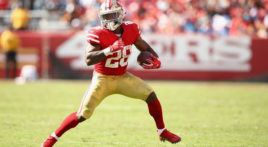 
                <strong>Carlos Hyde (Running Back, San Francisco 49ers)</strong><br>
                Die San Francisco 49ers befinden sich im Umbruch, der Fokus liegt auf einer Verjüngung des Kaders. Obwohl der 27-jährige Running Back Carlos Hyde eigentlich nicht zu den Spielern gehört, die die Franchise noch abgeben möchte, nennt "USA Today" Hyde als möglichen Trade-Kandidaten. Als möglicher Abnehmer werden die  die Minnesota Vikings ins Spiel gebracht, trotz Latavius Murray und Jerick McKinnon im Backfield.
              