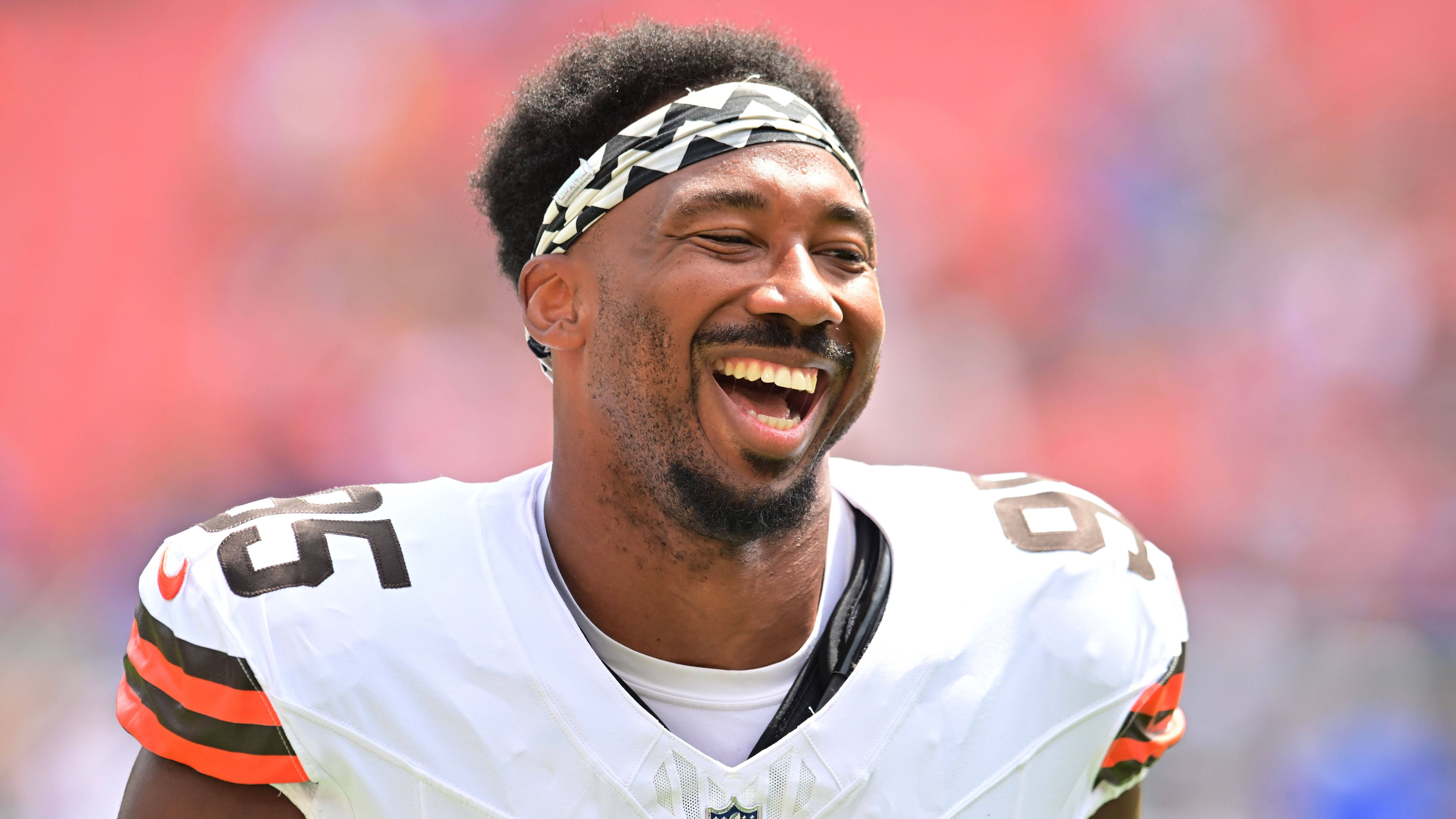 <em><strong>Myles Garrett (Cleveland Browns)</strong><br>Die Cleveland Browns mussten am Donnerstag im Training vor dem Saisonauftakt am Sonntag gegen die Cincinnati Bengals auf einen wichtigen Spieler verzichten. Defensive Player of the Year 2023, Myles Garrett, setzte wegen einer Hüftverletzung aus, wie das Team mitteilte. Bleibt abzuwarten, wie sich das entwickelt, denn seit Beginn der Saison 2021 hat Garrett lediglich zwei Spiele verpasst.</em>
