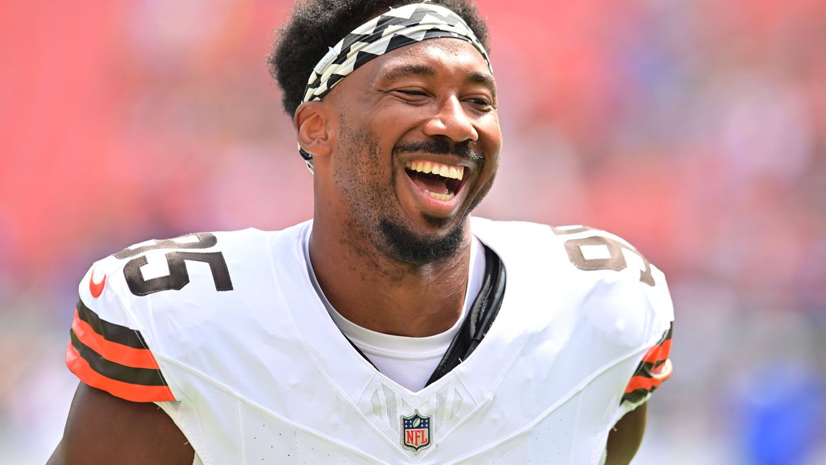 NFL, American Football Herren, USA Los Angeles Rams at Cleveland Browns Aug 23, 2025; Cleveland, Ohio, USA; Cleveland Browns defensive end Myles Garrett (95) leaves the field before the game betwee...