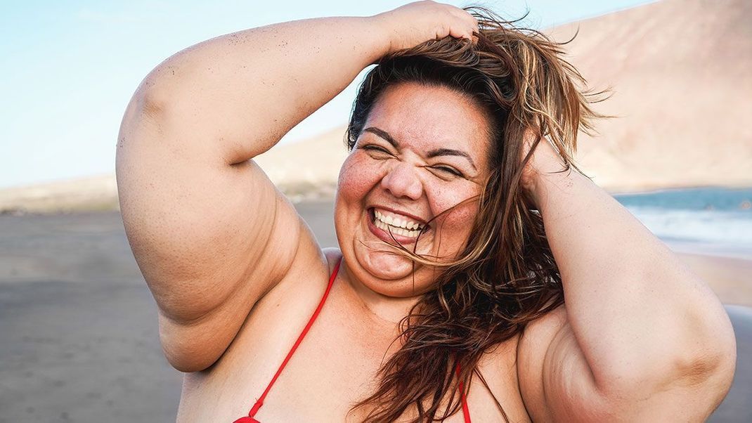 Nicht die "perfekte" Bikini-Figur? Gut so! Wir setzen ein Zeichen für Body-Positivity und stehen damit für mehr Selbstliebe, denn Ihr seid ALLE super einzigartig und schön da draußen! 