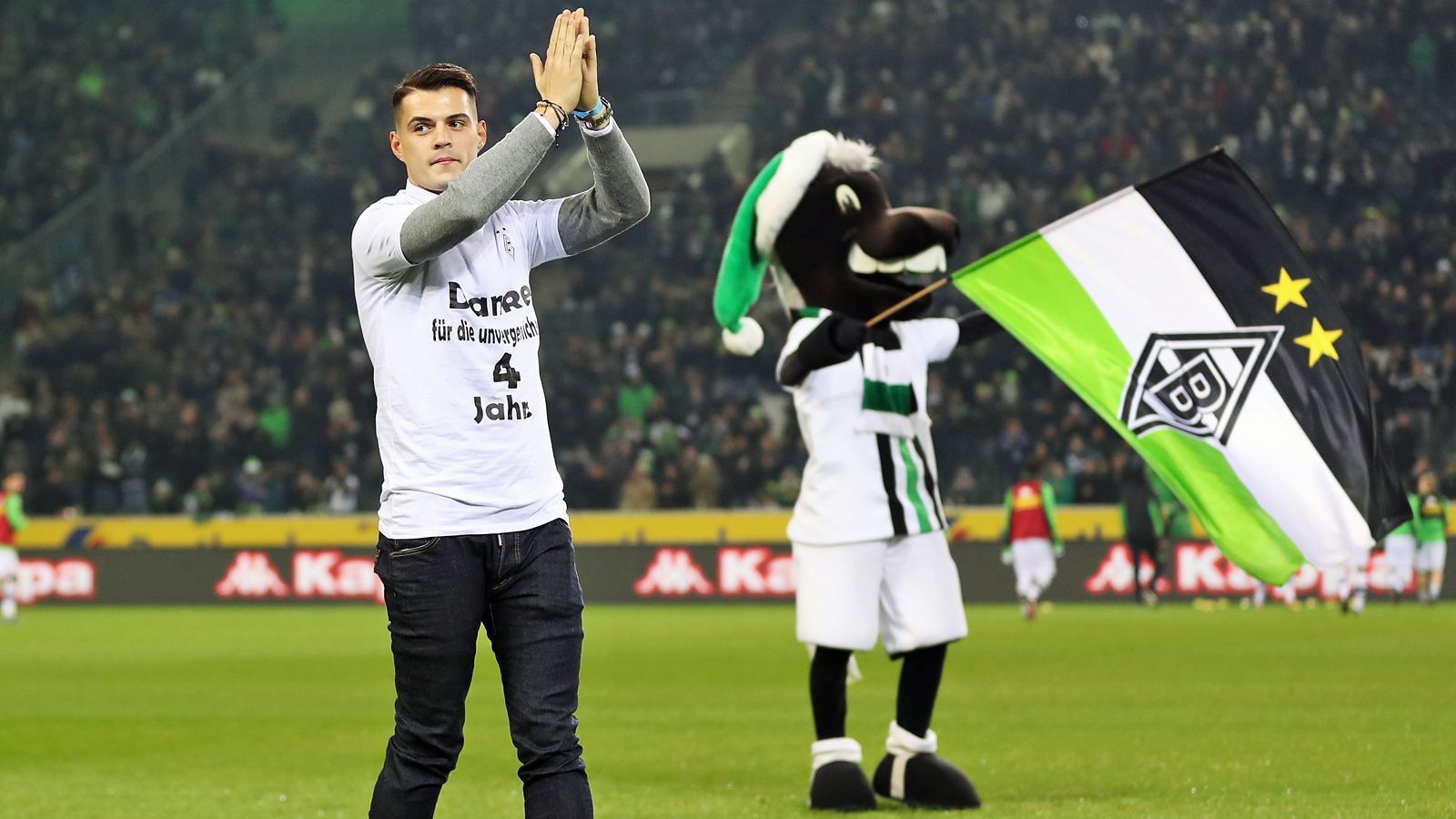 
                <strong>Platz 1: Granit Xhaka </strong><br>
                Granit Xhaka wechselte zur Saison 2016/17 für 45 Millionen Euro zum FC Arsenal. Der defensive Mittelfeldspieler brachte Eberl so viel Geld ein, wie kein anderer vor ihm und bis jetzt auch nach ihm. Bei Arsenal gehört er nach wie vor zum Stammpersonal. Für den Schweizer hatte Eberl 2012 rund 8,5 Millionen Euro gezahlt.
              