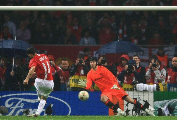 
                <strong>Ryan Giggs</strong><br>
                Neun Jahre nach dem Triumph von Barcelona ist Giggs weiterhin der Kopf von United und zieht an der Seite der jungen Wilden Wayne Rooney und Cristiano Ronaldo wieder ins Champions-League-Finale ein. Im Elfmeterschießen bleibt er cool ...
              