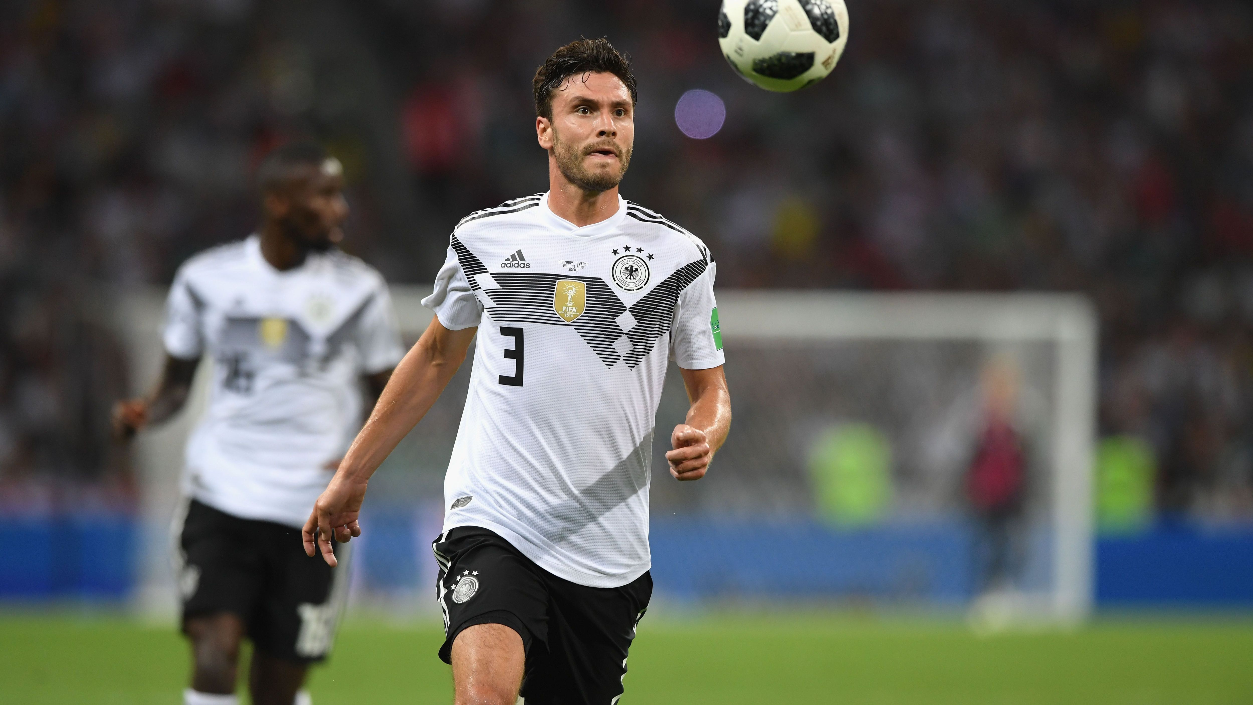 
                <strong>Jonas Hector</strong><br>
                Verein: 1. FC Köln
              