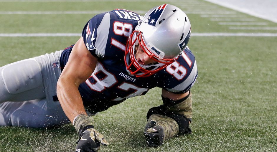 
                <strong>Rob Gronkowski (New England Patriots)</strong><br>
                Rob Grownkowski musste sich bereits im Dezember 2016 aufgrund eines Bandscheibenvorfalls einer Operation am Rücken unterziehen und fällt den Rest der Saison aus. Vor allem für Quarterback Tom Brady war der Ausfall des 27 Jahre alten Tight Ends ein großer Verlust. "Jeder will, dass er spielt, an jedem Tag, in jedem Spiel. Aber das ist leider nicht unsere Wirklichkeit", sagte der Quarterback der New England Patriots.
              