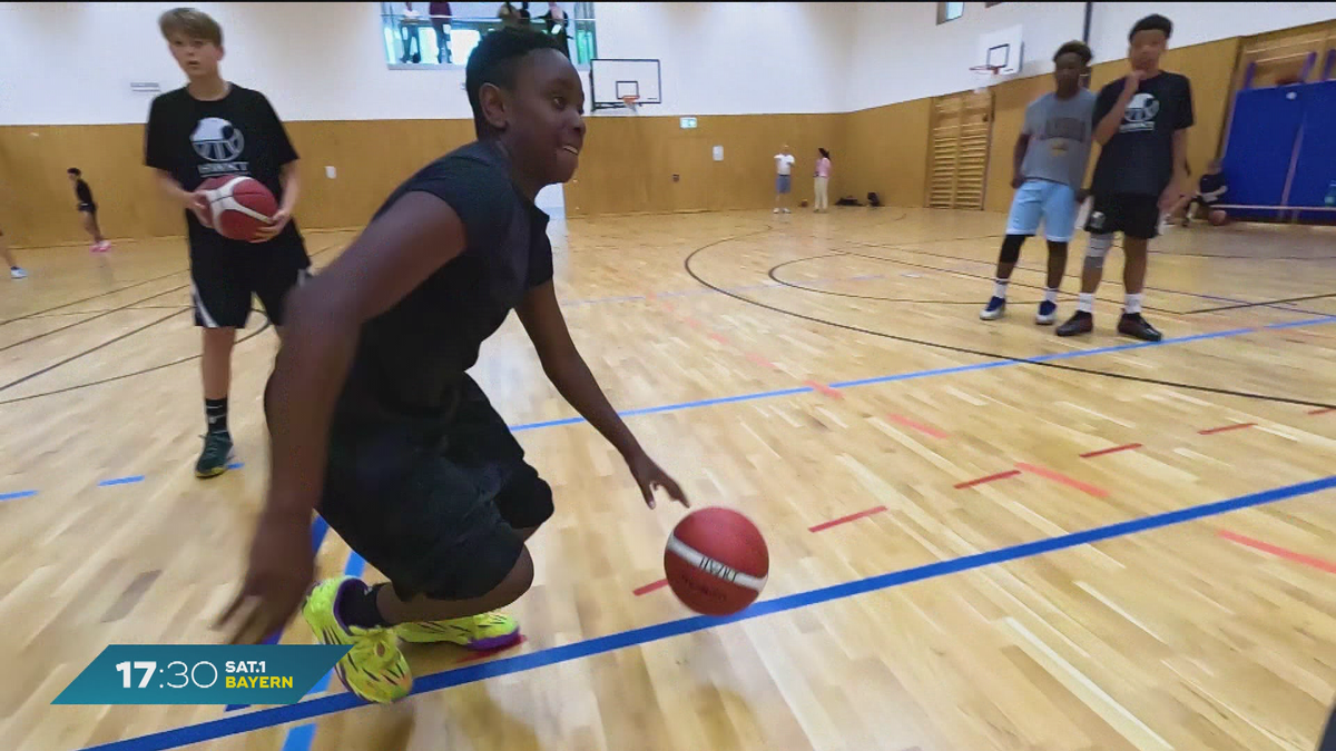 Bayernsport: Nachwuchs-Basketball-Training mit Omari Kox in München