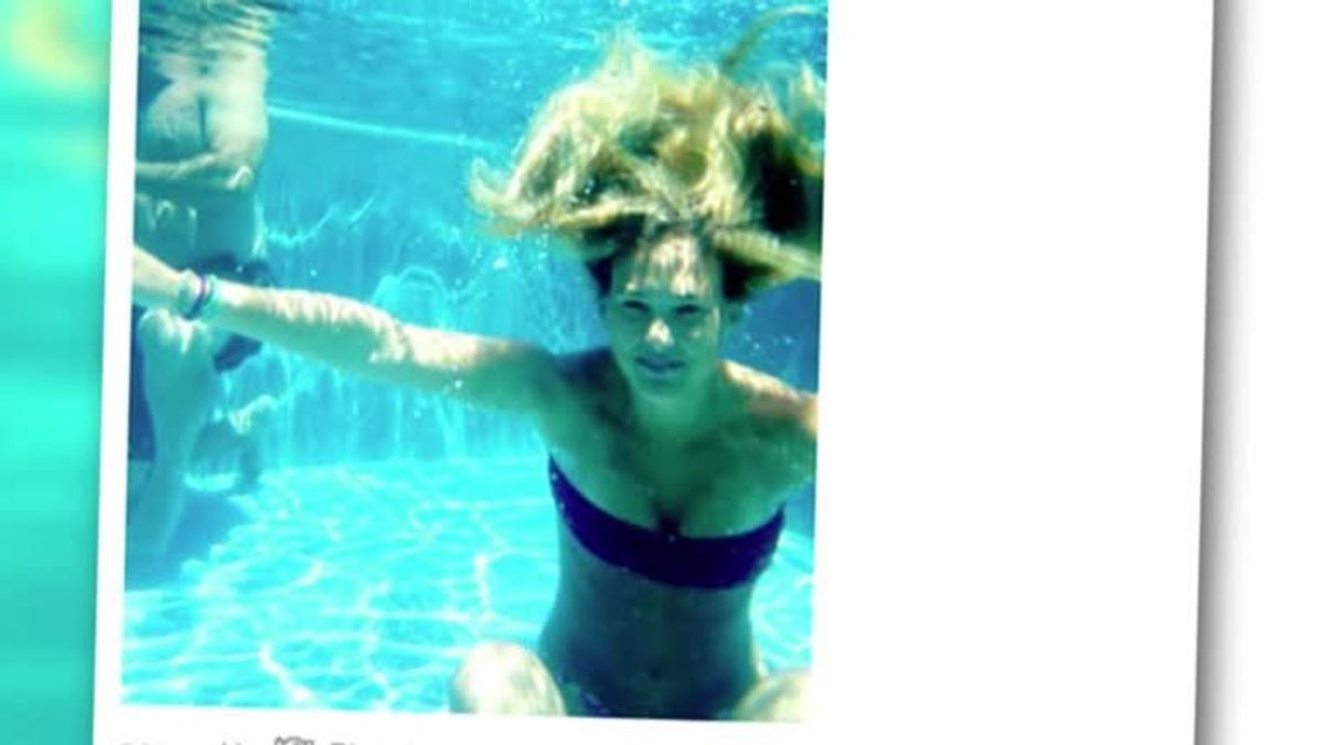 Bar Refaeli im Pool
