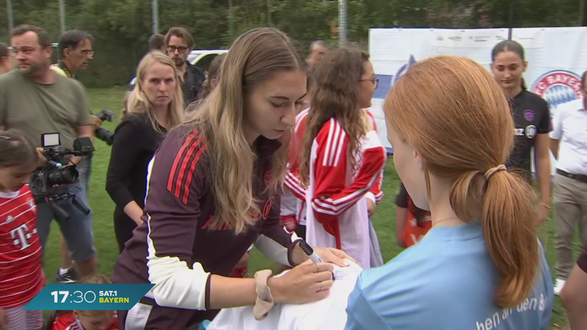 „Mädchen an den Ball“: Münchner Projekt mit dem FC Bayern