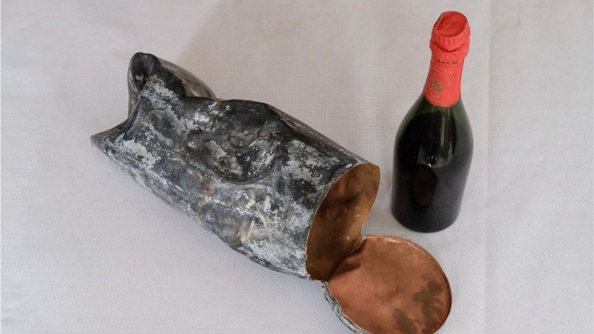 130 Jahre alte Sektflasche bei Bauarbeiten gefunden