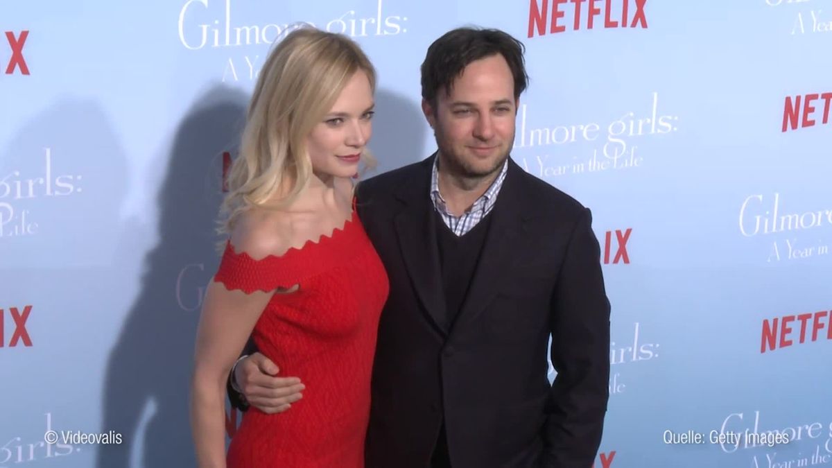 Danny Strong hält um Caitlins Hand an