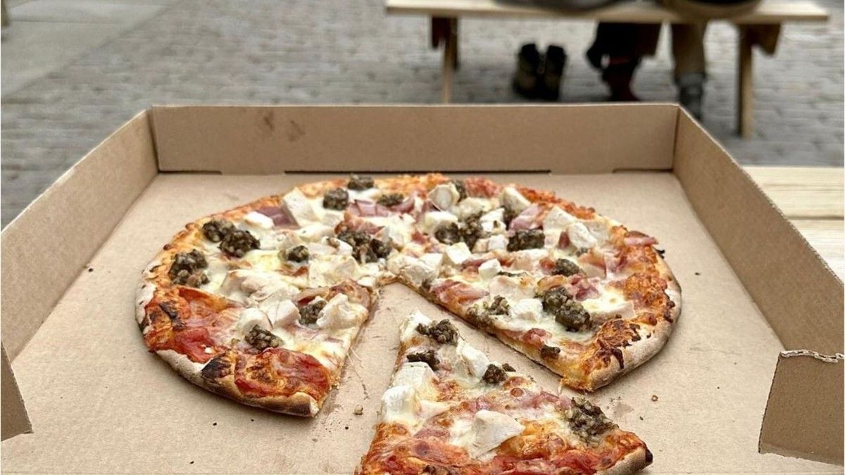 Royales Fast Food: König Charles eröffnet hauseigene Pizzeria