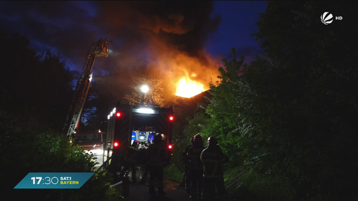 Erneuter Brand in Coburg: Lokschuppen steht wieder in Flammen