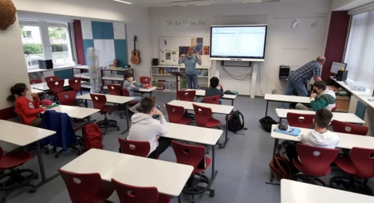 Schüler in NRW kehren im Wechselmodell in Klassenzimmer zurück