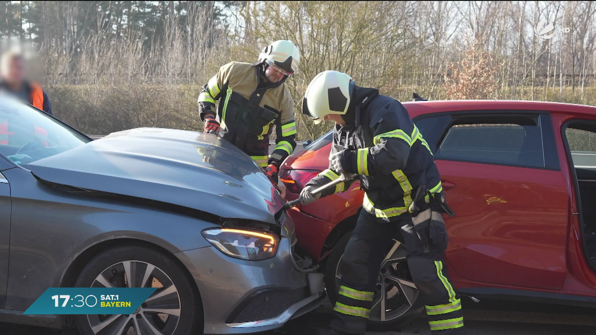 Unfall-Serie auf A9: Gaffer sorgen für Massenkarambolage