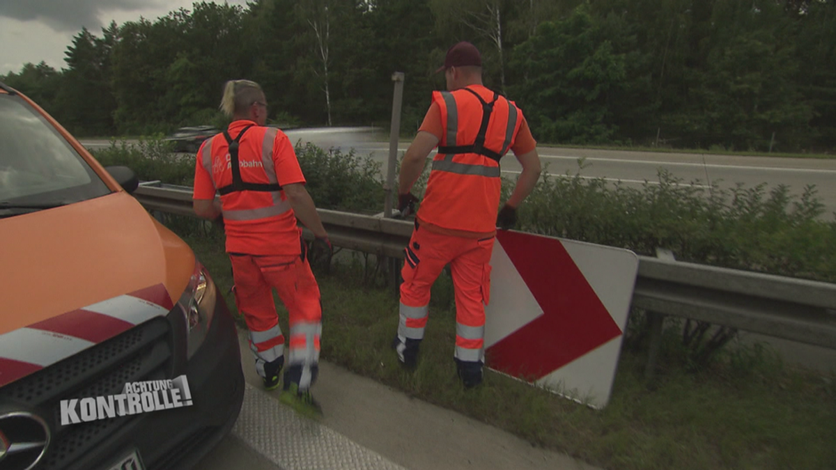 "Kurz und klein" - Verkehrsschild beschädigt