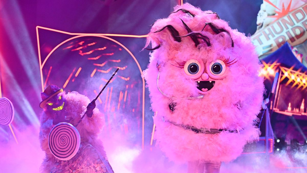 Die Zuckerwatte rockt die "Masked Singer"-Bühne mit "Thunderstruck" von AC/DC