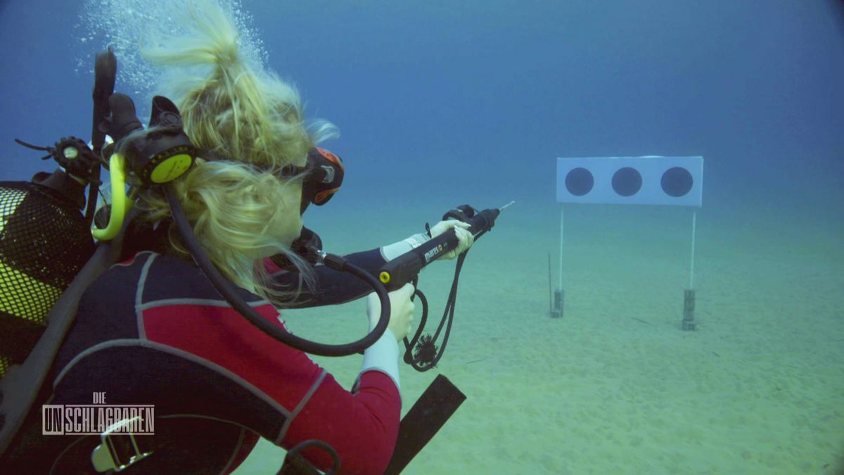 Ist Evelyn Burdecki unschlagbar im Unterwasser-Biathlon?