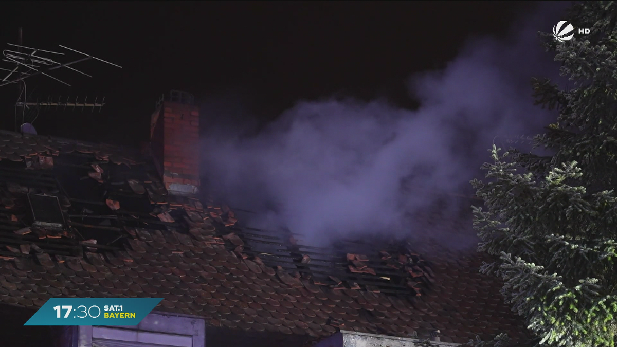 Brand in Nürnberger Reihenhaus: Drei Menschen mit Rauchgasvergiftung