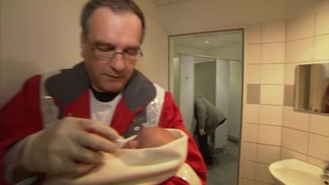 14-jährige kriegt Kind im Einkaufszentrum