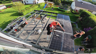 Die Solar-Terrasse: Schattenspender und Stromerzeuger in Einem