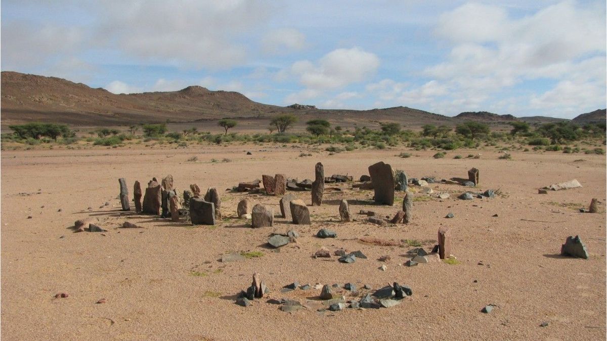 Mysteriöse Steinkreise und Felsformationen in der westlichen Sahara entdeckt